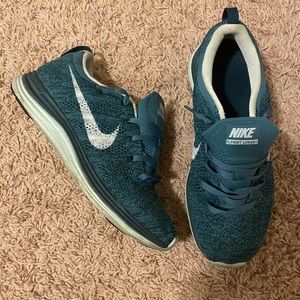 Nike Womens Flyknit Lunar 1 Training Shoes
